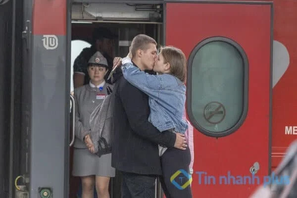 Chồng ngoại tình vợ nên làm gì?