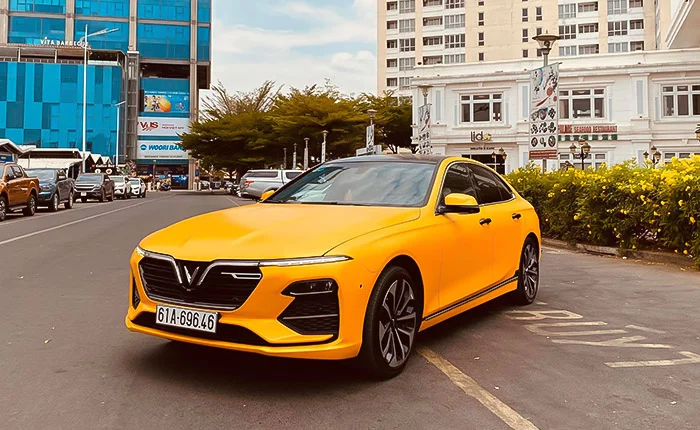 sinh năm 1995 hợp ô tô màu gì