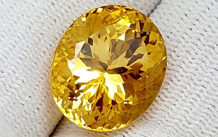 tuổi canh thìn hợp với đá phong thủy màu gì