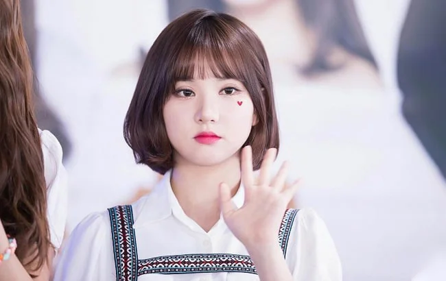 mặt tròn tóc ngắn