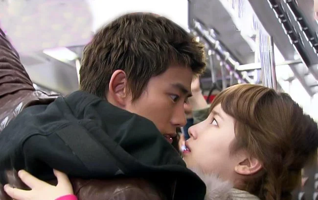 tại sao con trai thích hôn môi con gái