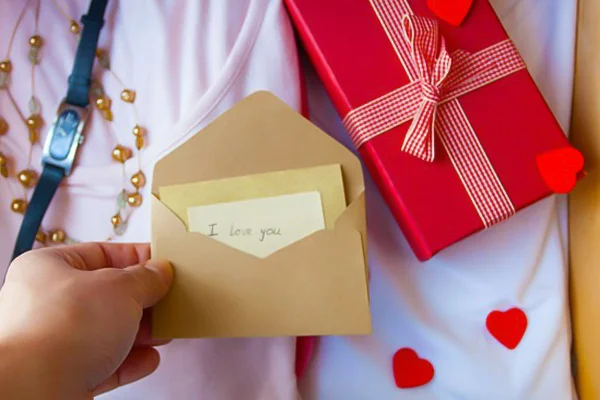 nên tặng quà gì cho bạn trai