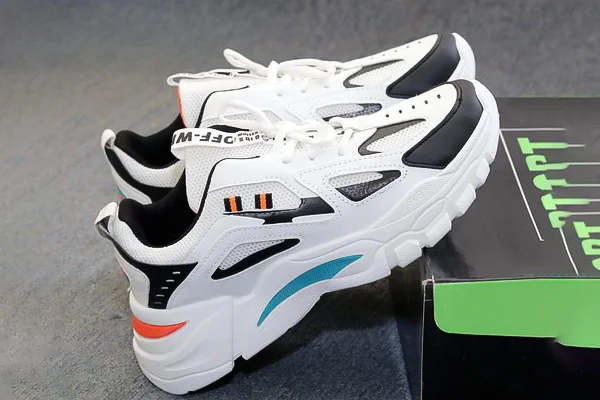 tặng giày cho bạn trai