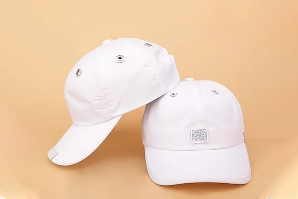 tặng nón cho bạn trai