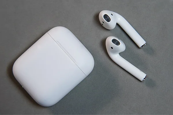 tặng tai nghe airpods cho bạn trai