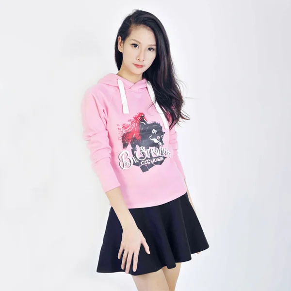 áo hồng chân váy đen