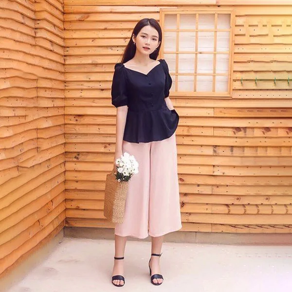 quần hồng áo đen