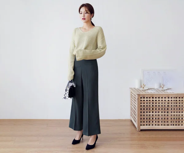 Quần ống rộng với áo len