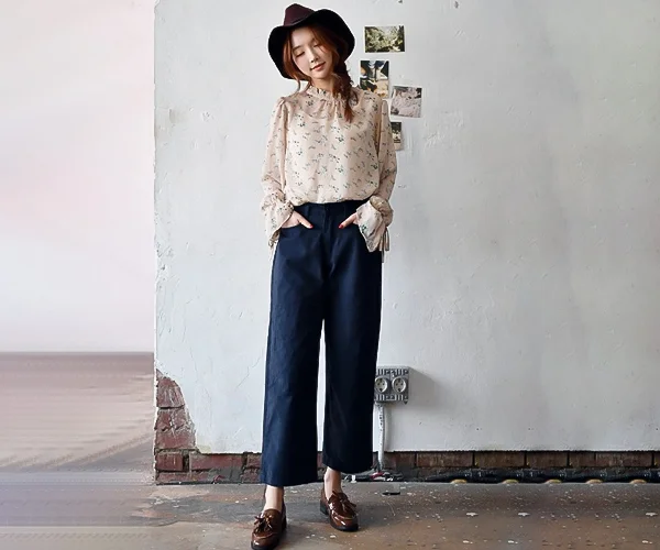 quần ống rộng với áo ren tigôn