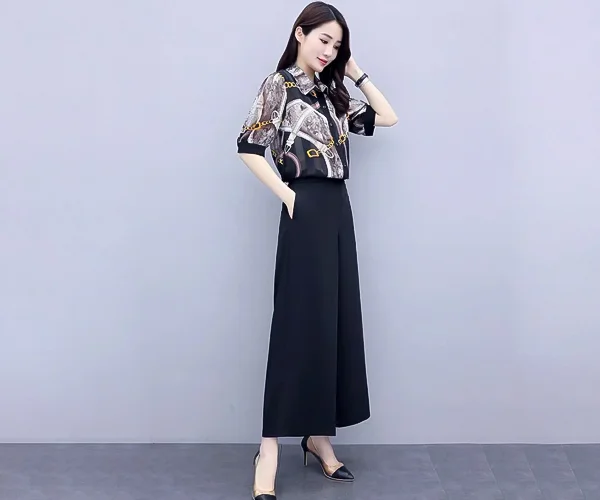 Quần ống rộng với áo sơ mi suông