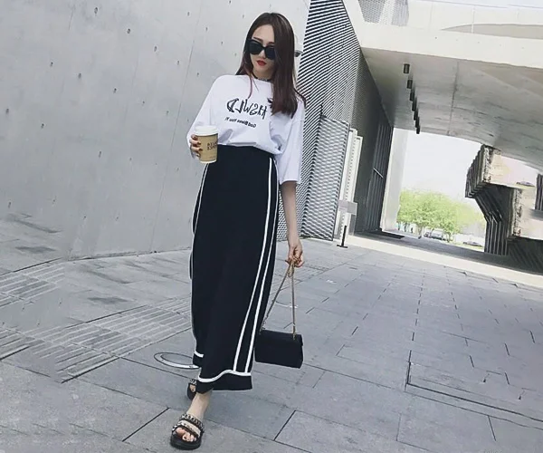 quần ống rộng với áo thun tay lửng