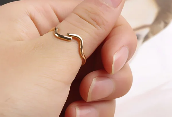 ý nghĩa đeo nhẫn ngón tay cái