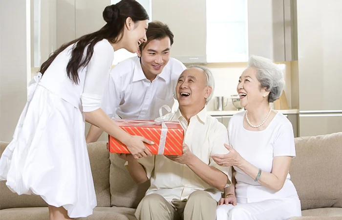 Lần đầu ra mắt nhà bạn gái nên mua gì