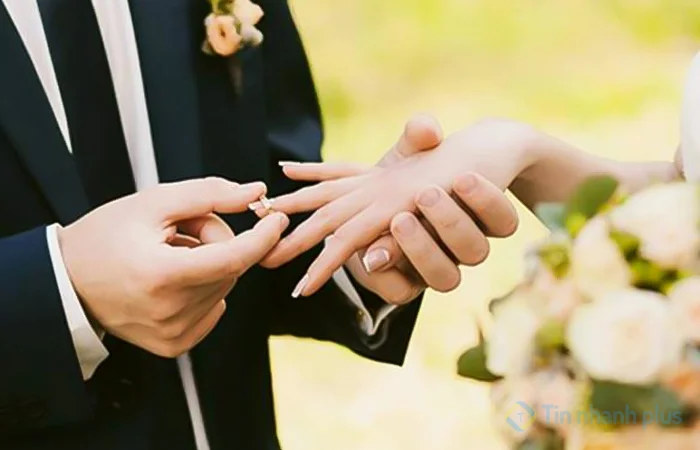 sinh năm 2001 kết hôn với tuổi nào