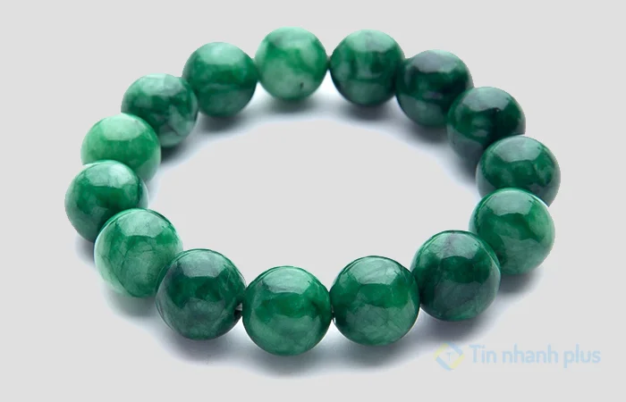 sinh năm 2002 hợp với đá phong thủy nào