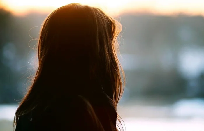 bạn trai vẫn liên lạc với người yêu cũ