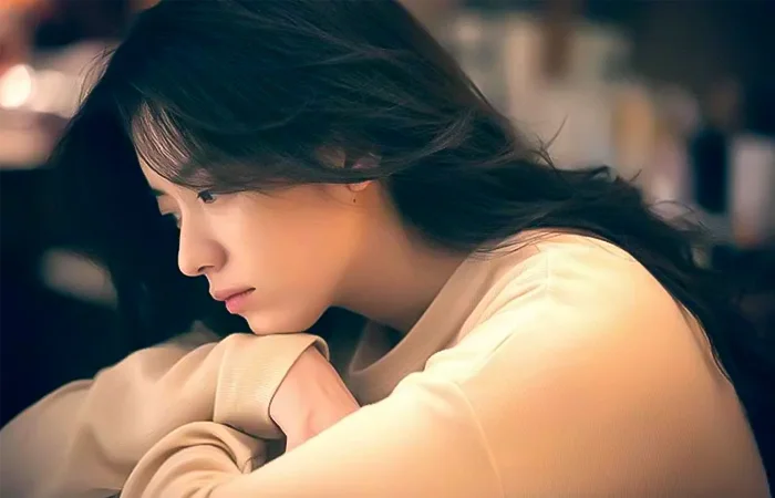 Bạn trai vẫn liên lạc với người yêu cũ