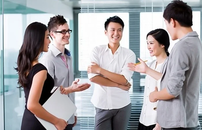 Cách bắt chuyện khi không biết nói gì