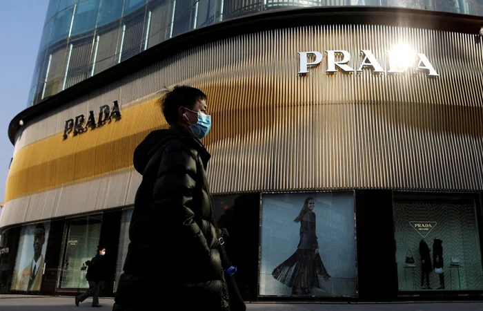 Thương hiệu thời trang nổi tiếng Prada