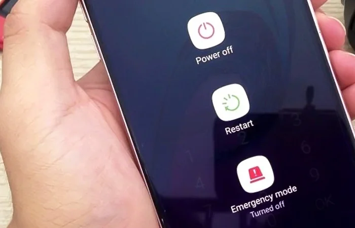 cách khởi động lại điện thoại