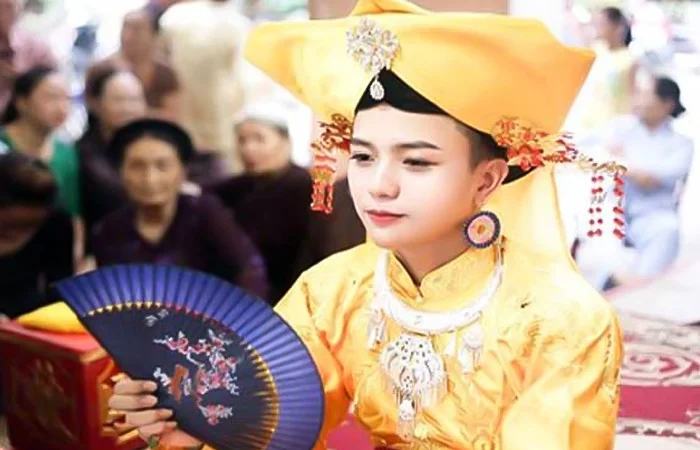 hầu đồng là gì