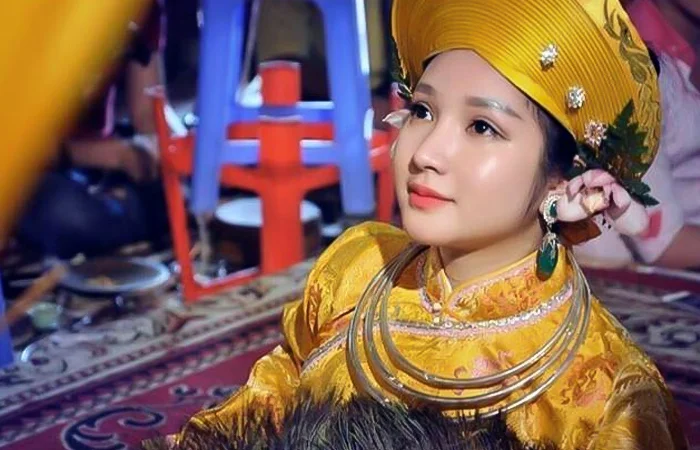 Hầu đồng là gì? Căn hầu đồng là gì?