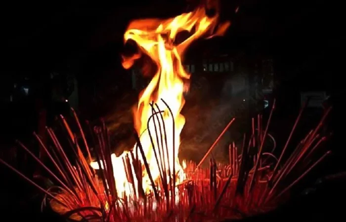 Nằm mơ thấy bát hương bốc cháy có điềm báo gì? Lành hay dữ?