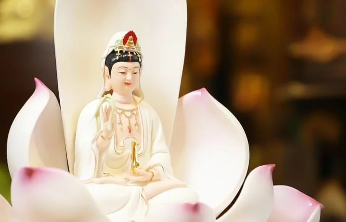 Nằm mơ thấy mẹ quan âm có điềm báo gì? Có thật sự may mắn không?