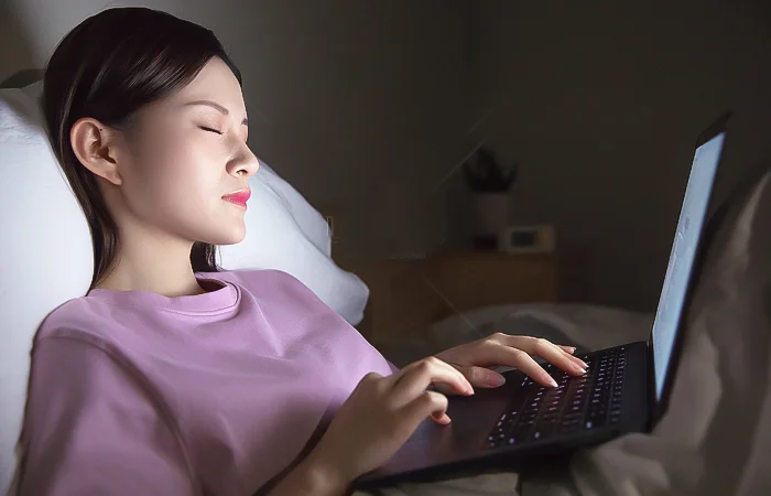 Con gái thức khuya có tác hại gì? Vì sao con gái thức khuya?