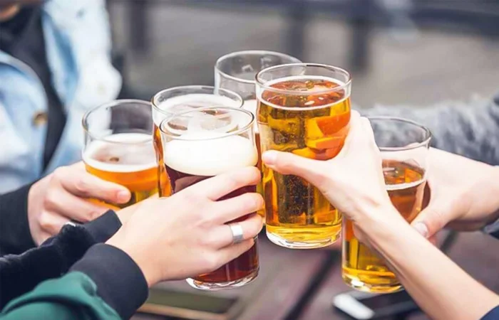 Con gái uống bia có tốt không