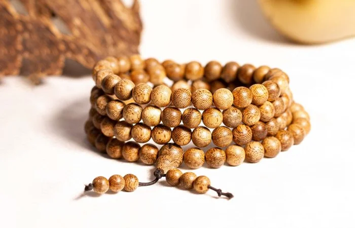 Con trai nên đeo vòng tay nào