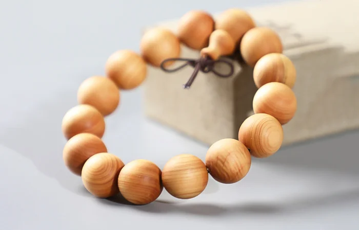 Con trai nên đeo vòng tay nào