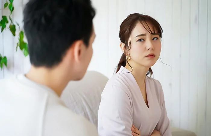 Vợ chồng giận nhau có nên ngủ riêng không?