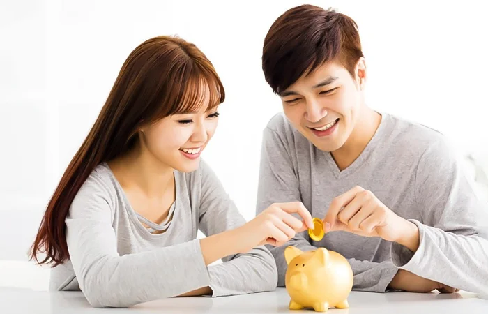 Vợ chồng nên xài tiền chung hay riêng