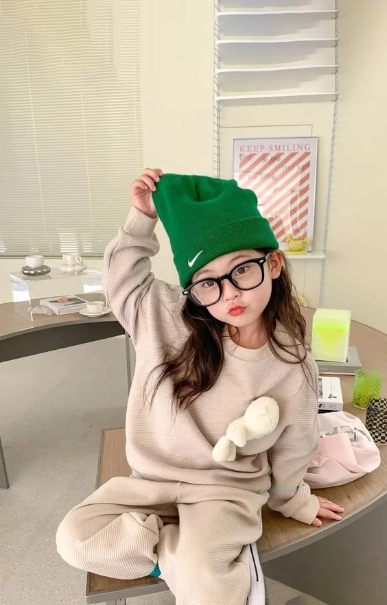 Hình nền em bé cho điện thoại