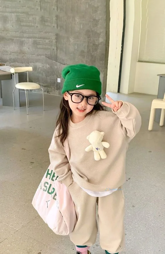 Hình nền em bé cho điện thoại