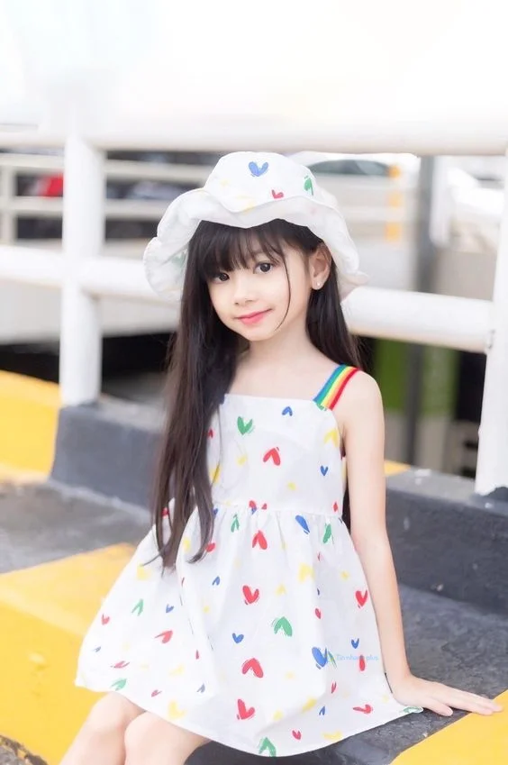 Hình nền em bé cho điện thoại