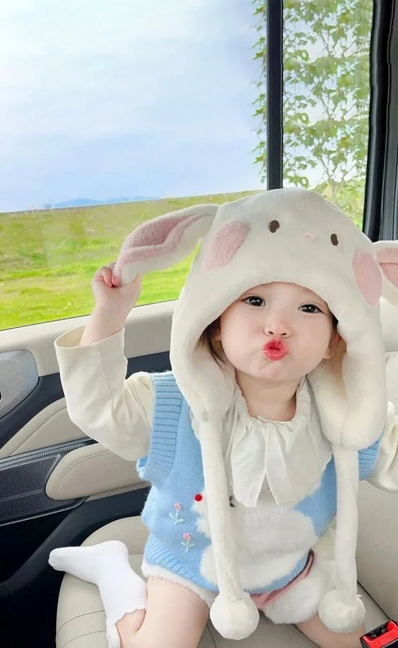 Hình nền em bé cho điện thoại