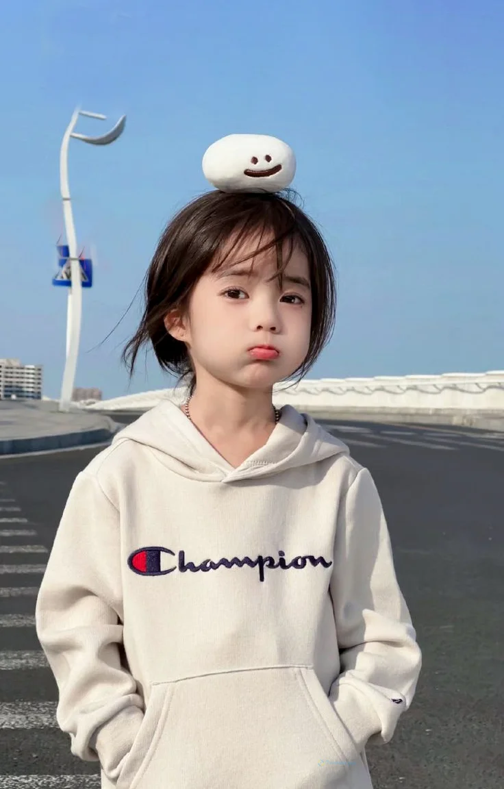 Hình nền em bé cho điện thoại