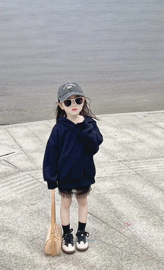 Hình nền em bé cute cho điện thoại