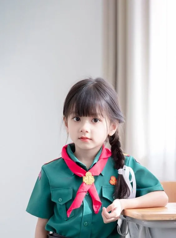 Hình nền em bé cute cho điện thoại